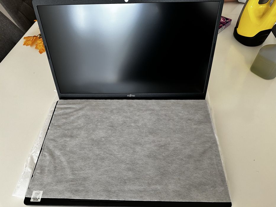 NOU Laptop Fujitsu Lifebook A3510 i5 Gen 10, 8GB DDR4, Nou