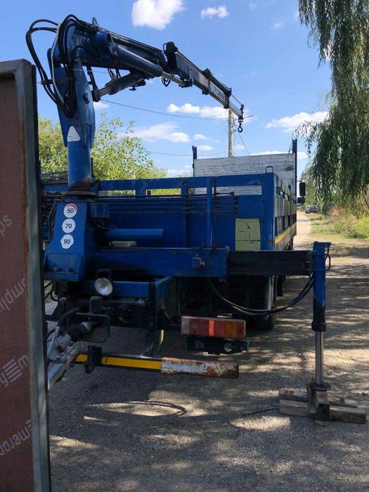 Camion cu macara si remorca cu axa viratoare