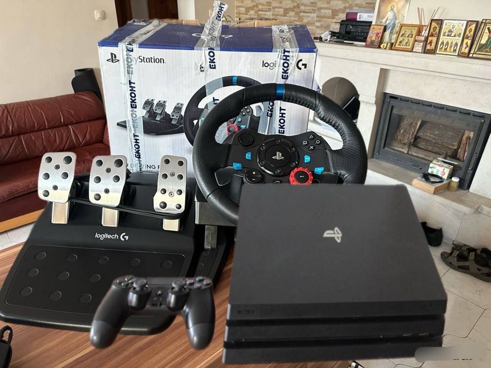PS4 Pro 1TB + Волан Logitech G29 комплект за геймъри