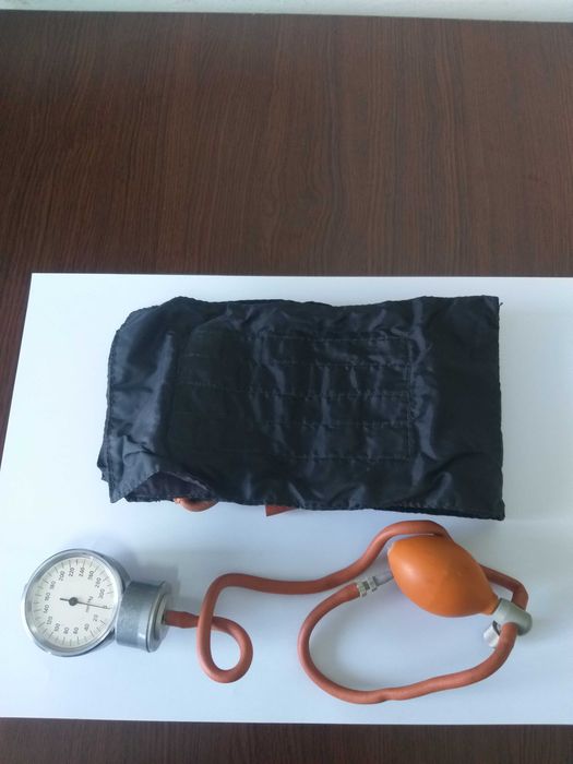 Tensiometru manual cu pompita