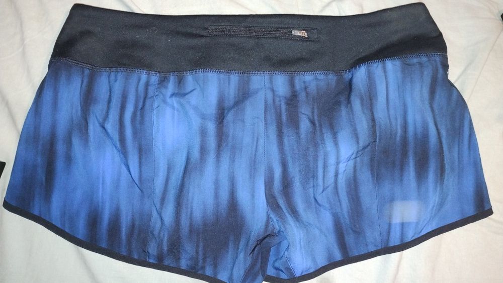 Дамски къси панталонки nike L размер