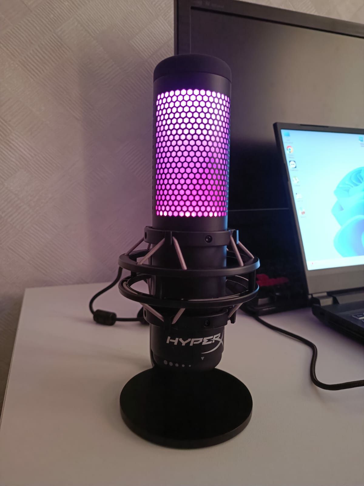 Продам новый крутой микрофон для стримеров