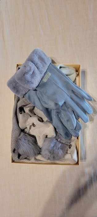 Set nou esarfa casmir si manusi blanita