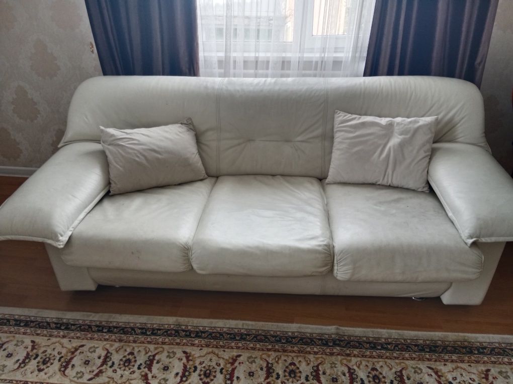 Продам Диван      .