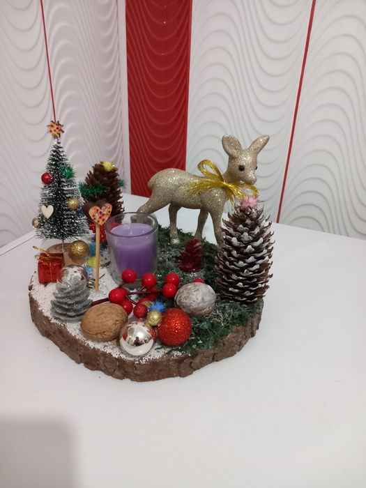 Aranjament pentru masa de Crăciun.       Preț 100 lei