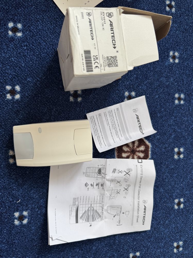 Detector de miscare de tavan