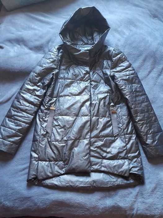 Продам женскую куртку