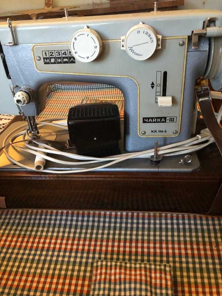 Masina de cusut si masina de scris
