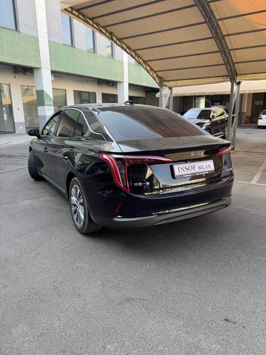 Hongqi e-km5 500 km