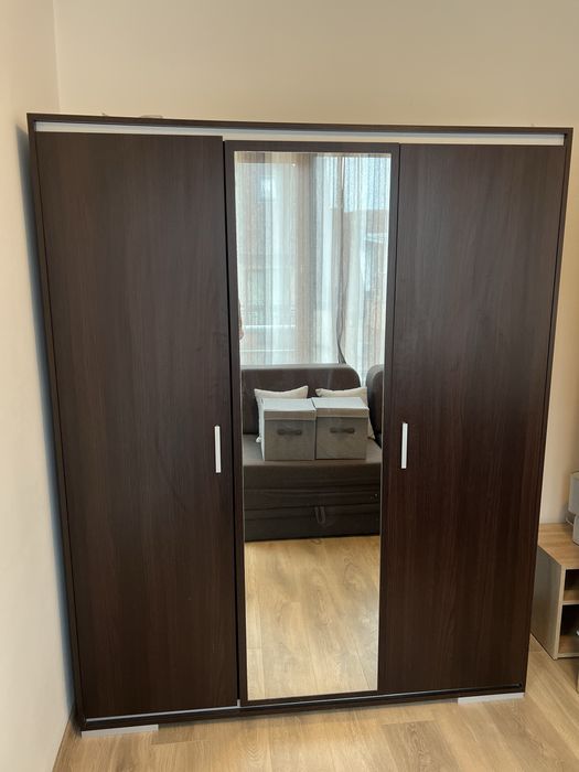 Гардероб в отлично състояние