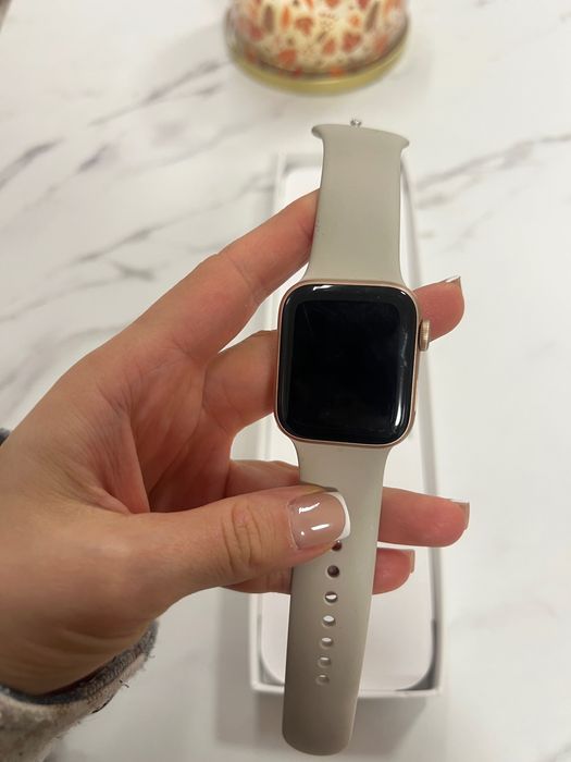 De vanzare Apple Watch SE.
