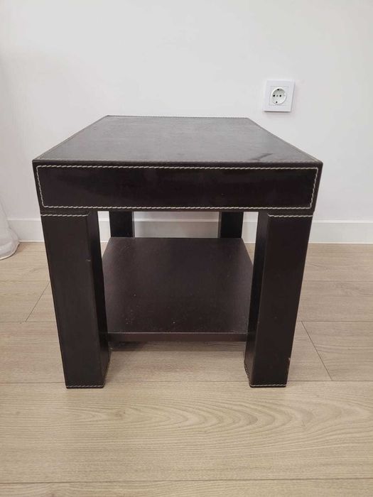 2 x Кожени странични масички с рафт