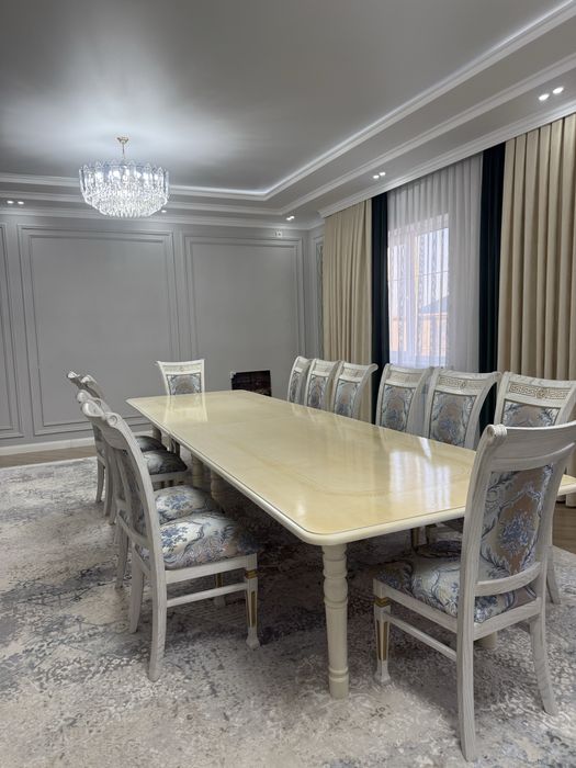 Срочно продам гостинную стол стулья