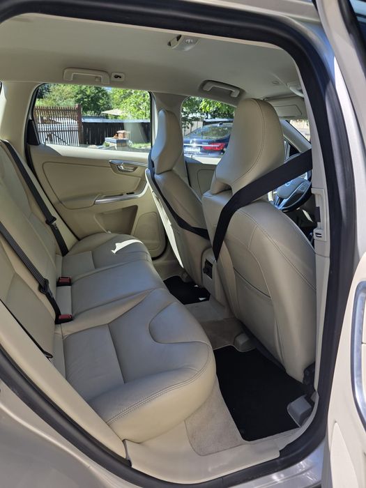 Volvo XC60 2.0d 2016 piele navi senzori recent înmatriculată Ro Propri