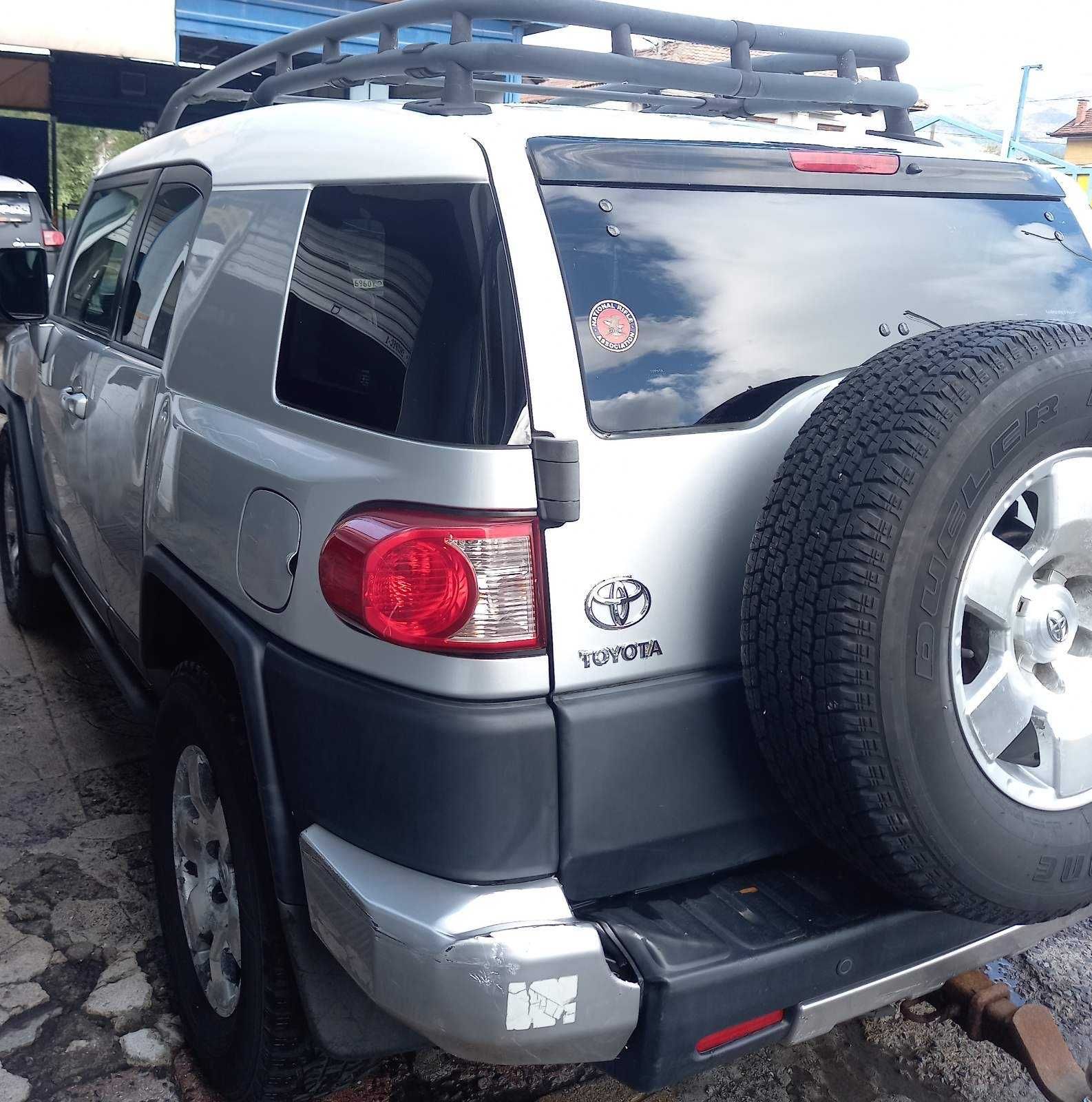 Toyota FJ Cruiser - на части