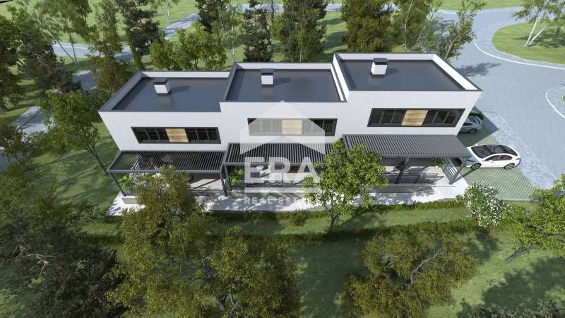 Двуетажна къща (таунхаус) за продажба на етап АКТ 14 с добър асфалтов