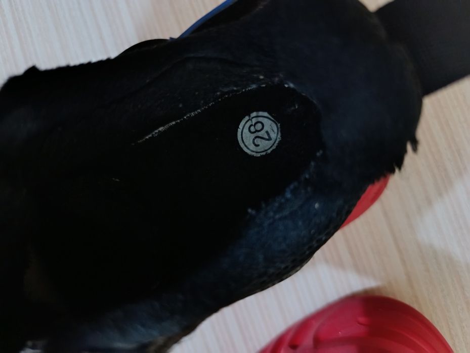 Продаются детские теплые кросовки