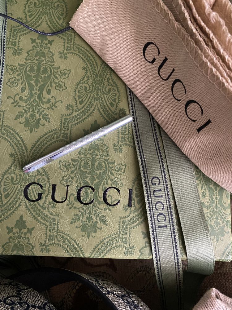 Curea Gucci purtata doar o data