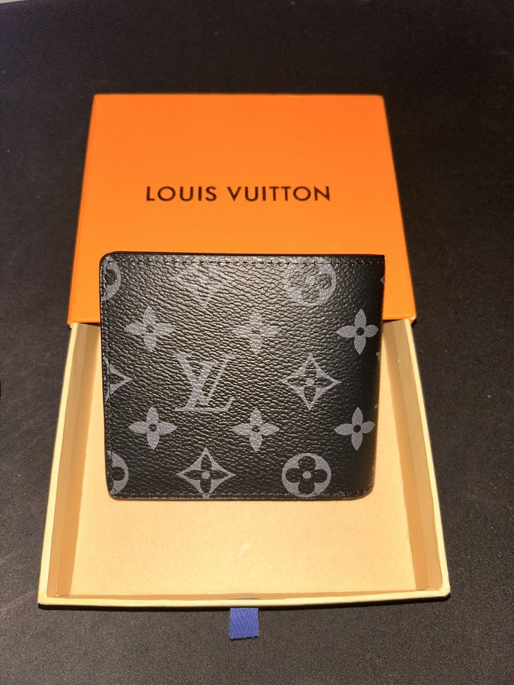Louis Vuitton портмонета