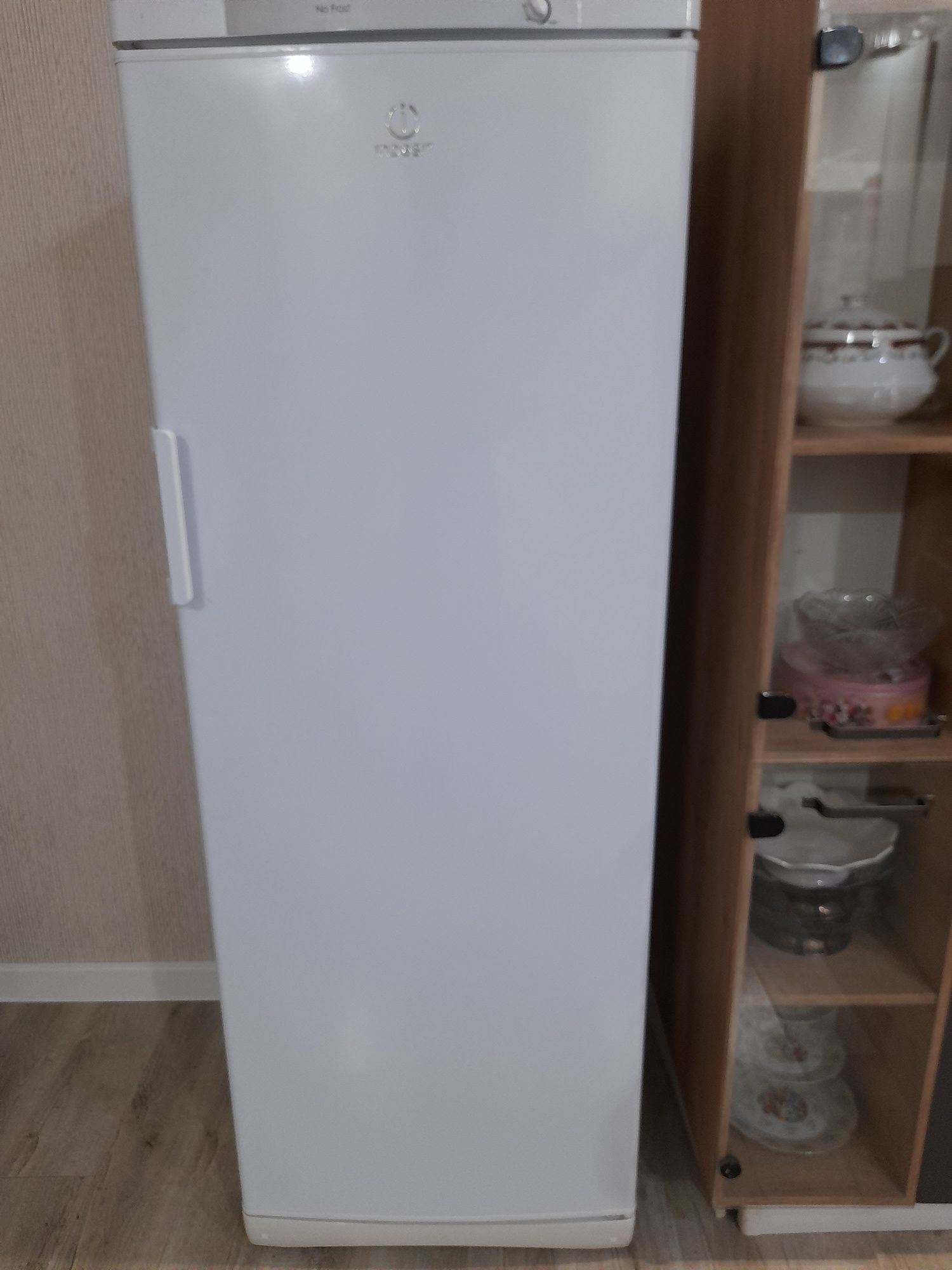 Продам морозильник Indesit