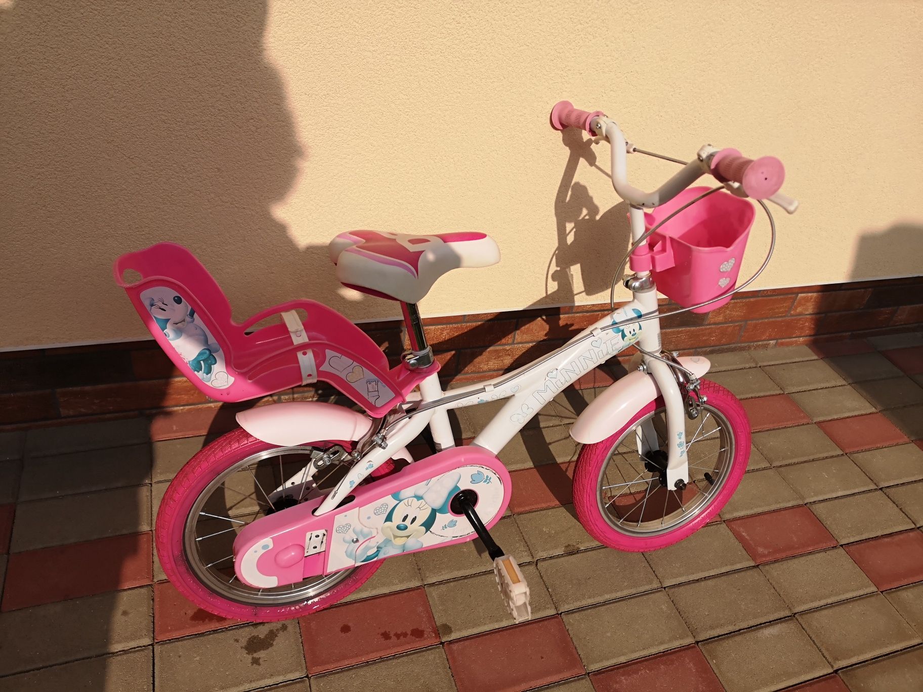 Bicicleta copii cu roti ajutatoare minnie mouse