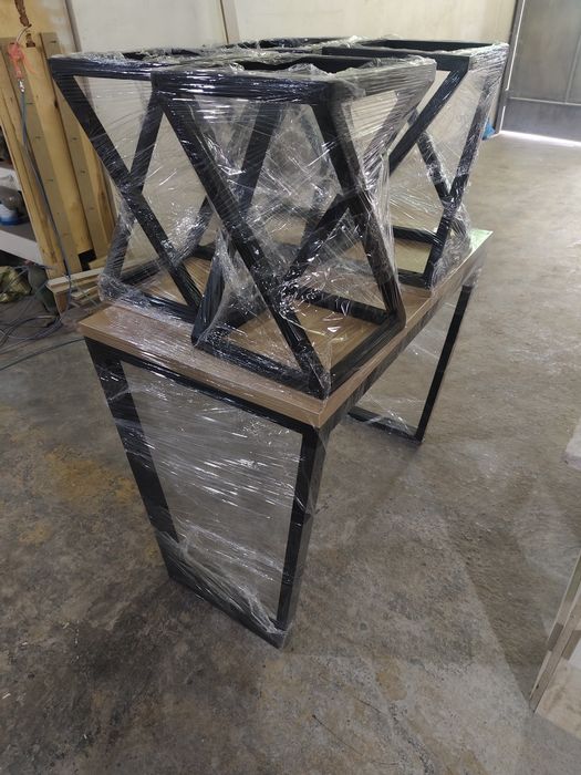 Стеллажи из дерева и  металла.