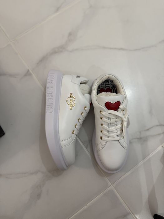 Бели кецове Love Moscino