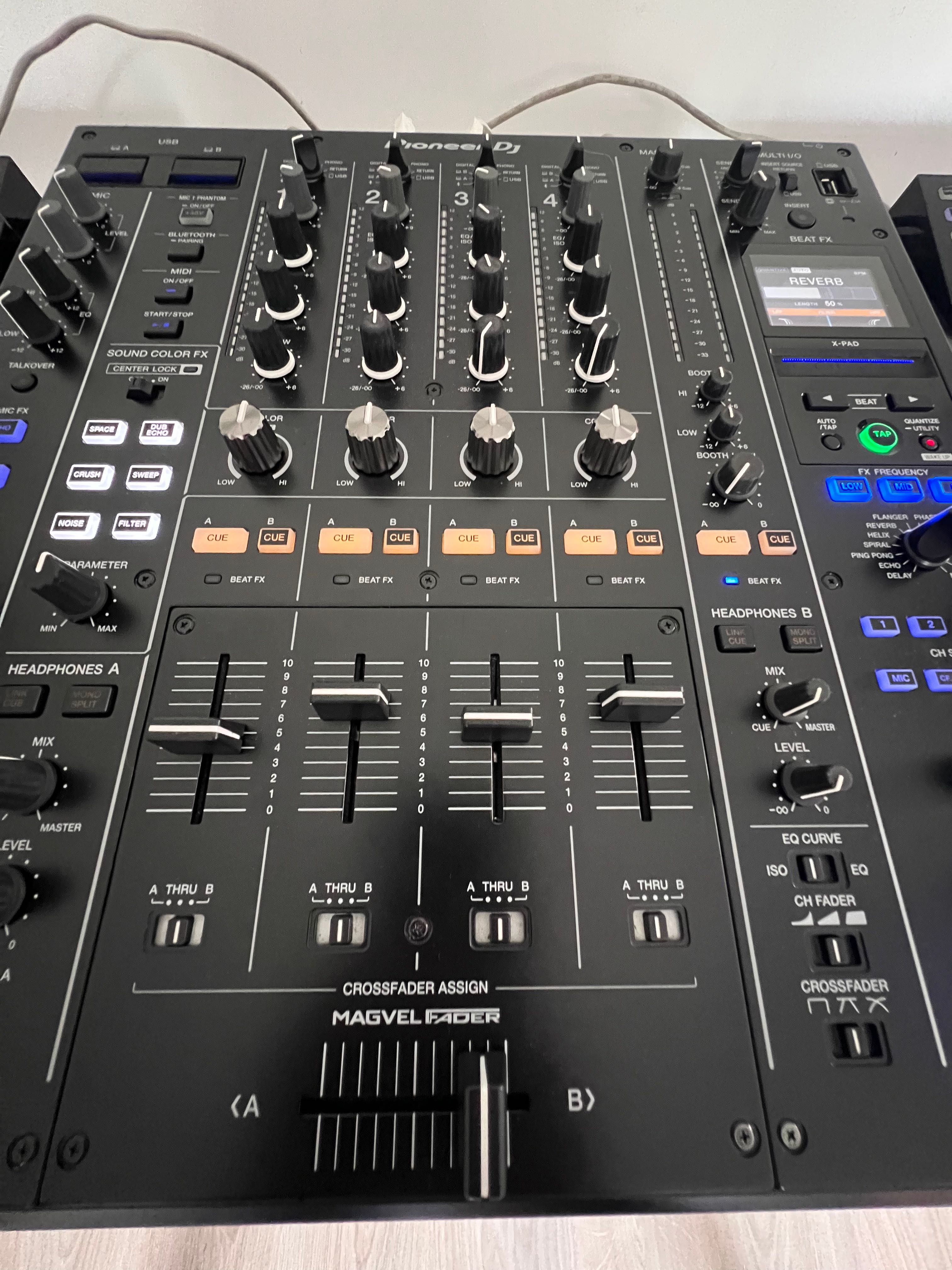 Pioneer CDJ-2000 NEXUS+Pioneer DJM - A9