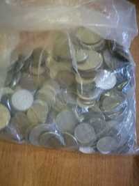 Монети от различни държави. Имам и доста стари.