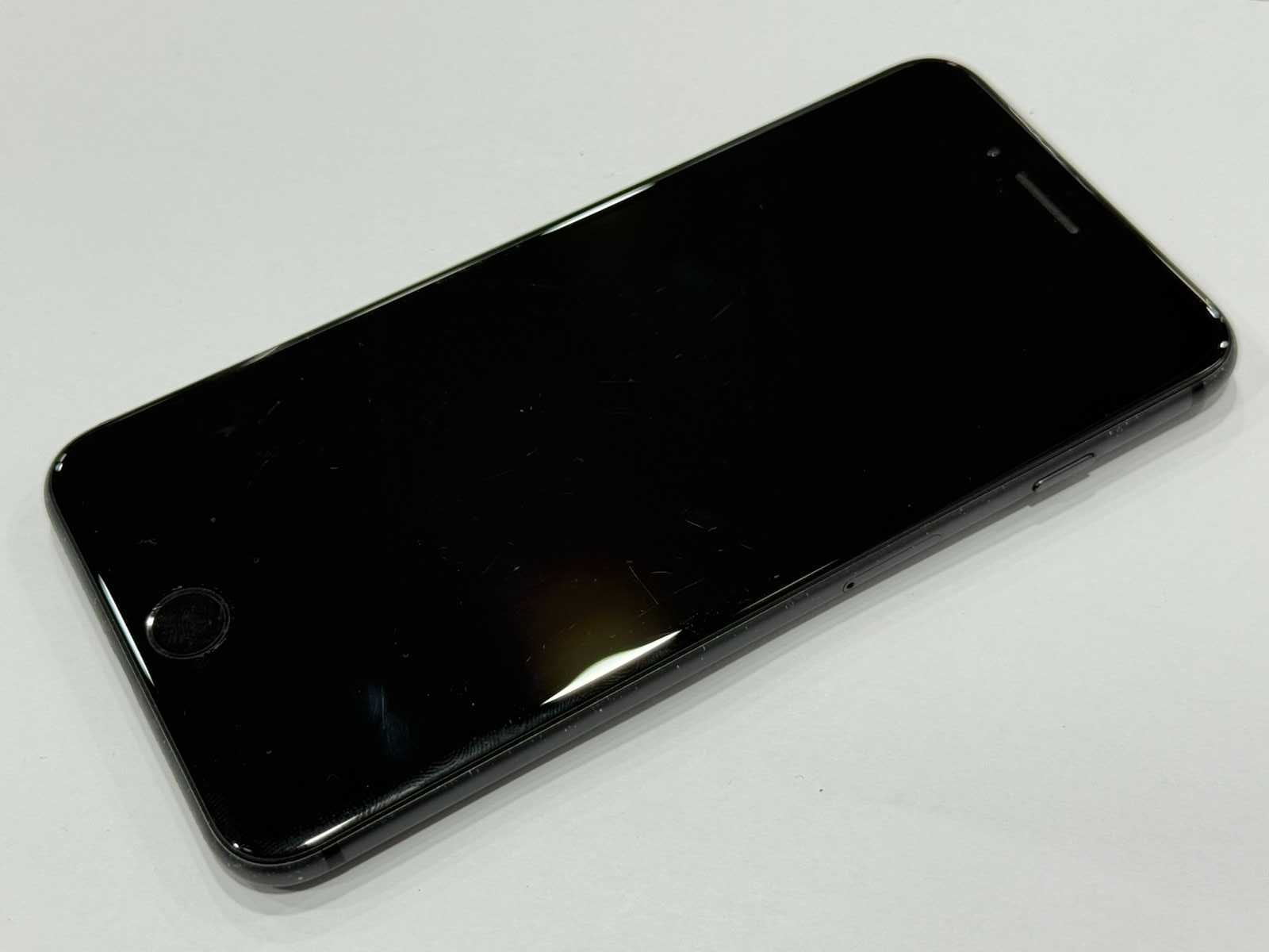 iPhone 8 Plus – 64GB