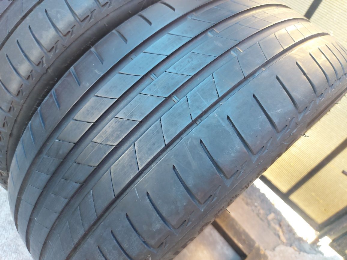 225 40 18 Bridgestone DOT 2020 vara