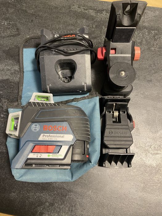 Nivela laser Bosch GLL 3-80 CG,an 2021