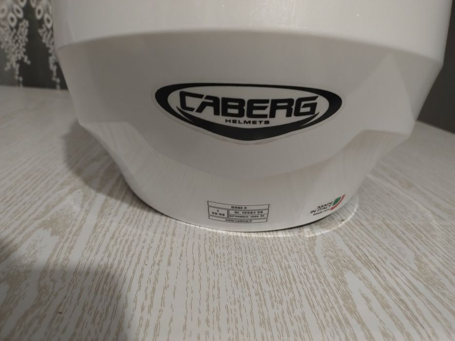 Продавам чисто нова каска модел:  DUKE X WHITE METAL TG: L