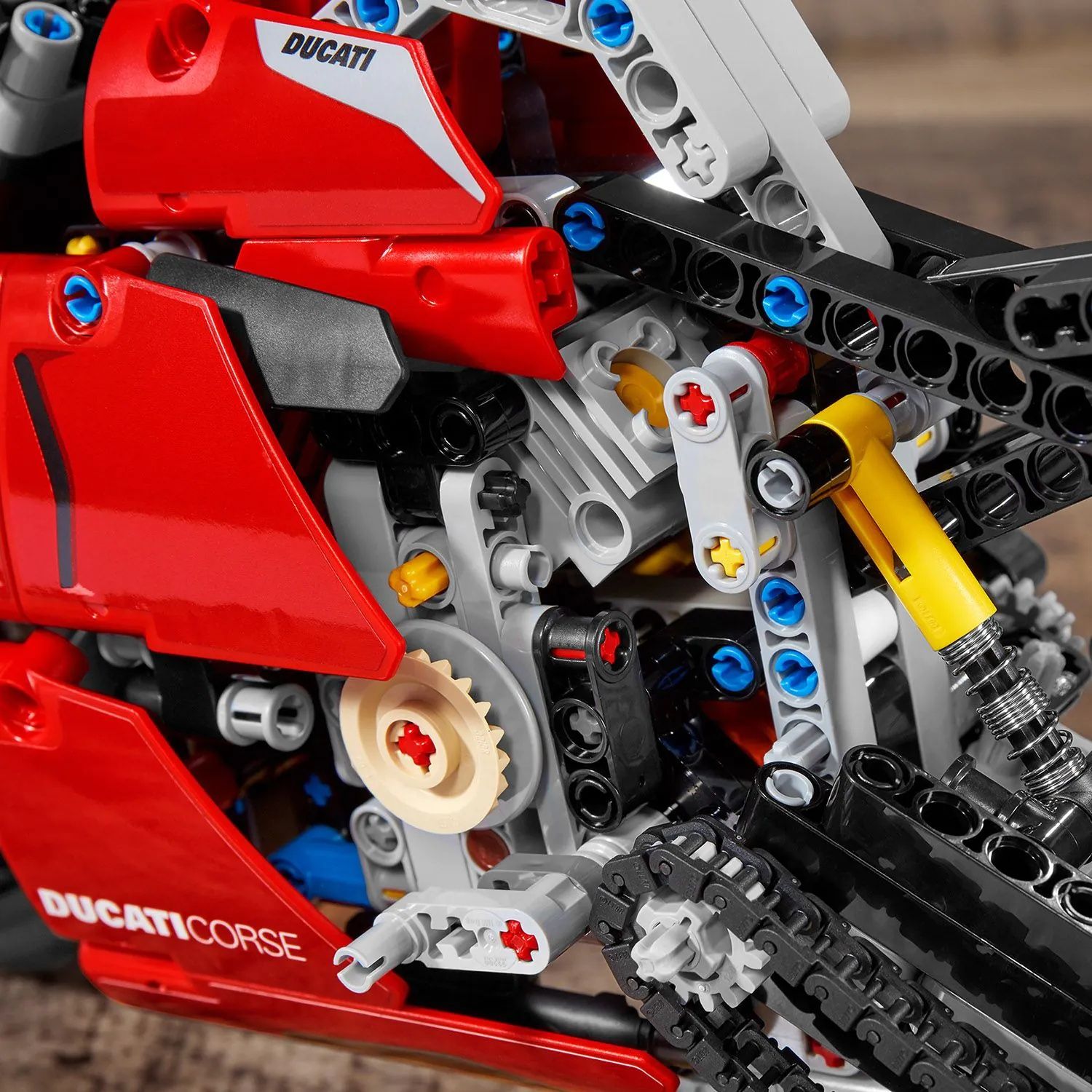 Продавам LEGO Technic 42107 - Ducati Panigale V4 R