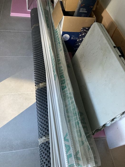 Materiale ramase din constructii rigips, distantier, pene, vata