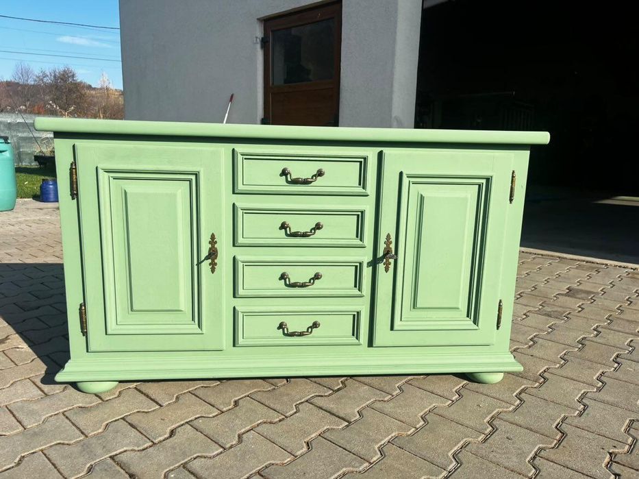 Comodă din lemn masiv