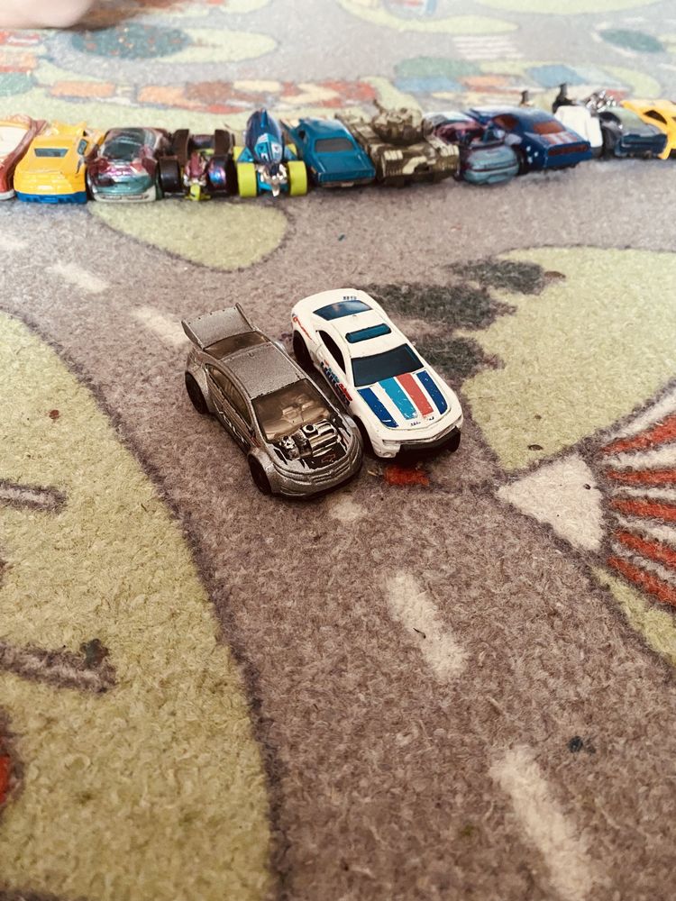 Продам машинки Hot Wheels