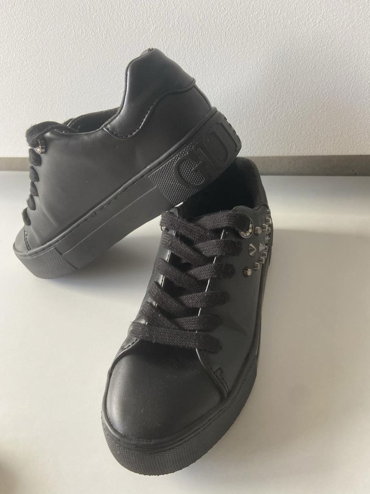 Кожени обувки Guess