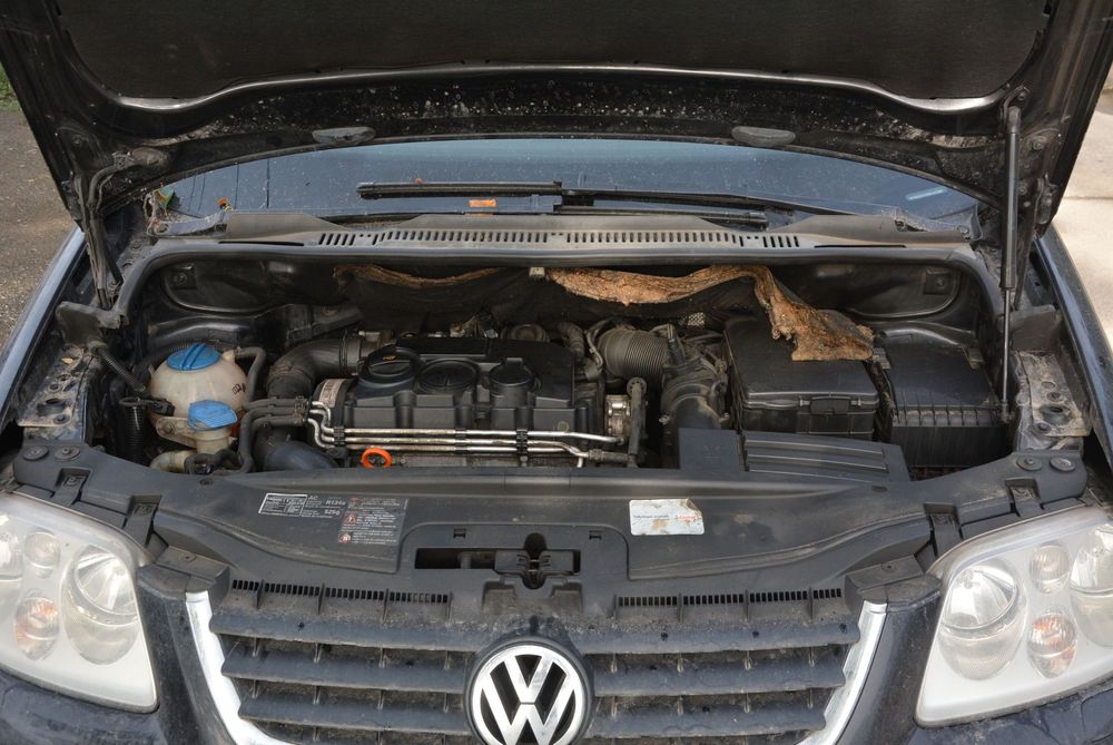Dezmembrari  VW TOURAN (1T)  2003  > 2010 2.0 TDI Motorina