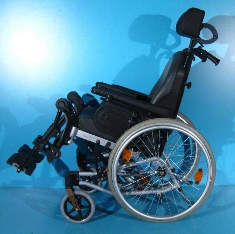 Scaun cu rotile/ Fotoliu rulant Invacare / latime sezut 42 cm