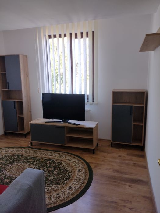 Închiriez apartament 3 camere