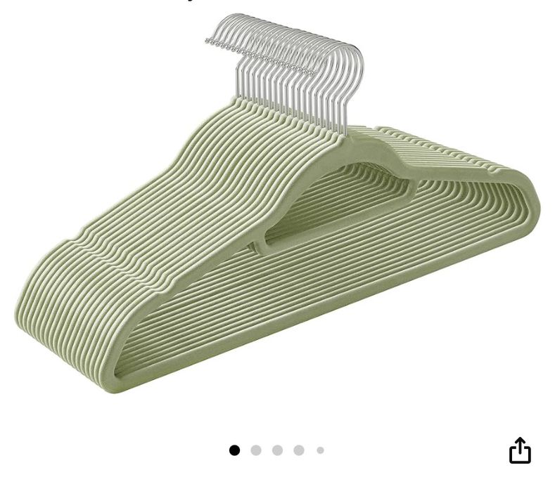 Комплект от 50 кадифени закачалки