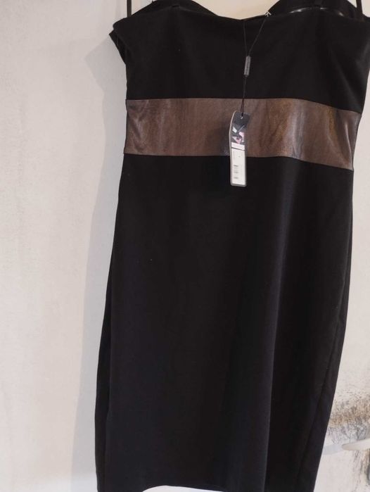 НОВА С ЕТИКЕТ Рокля KARDASHIAN Collection  размер L  черна