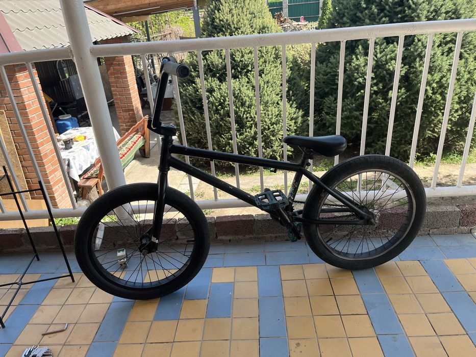 Велосипед bmx haro черного цвета