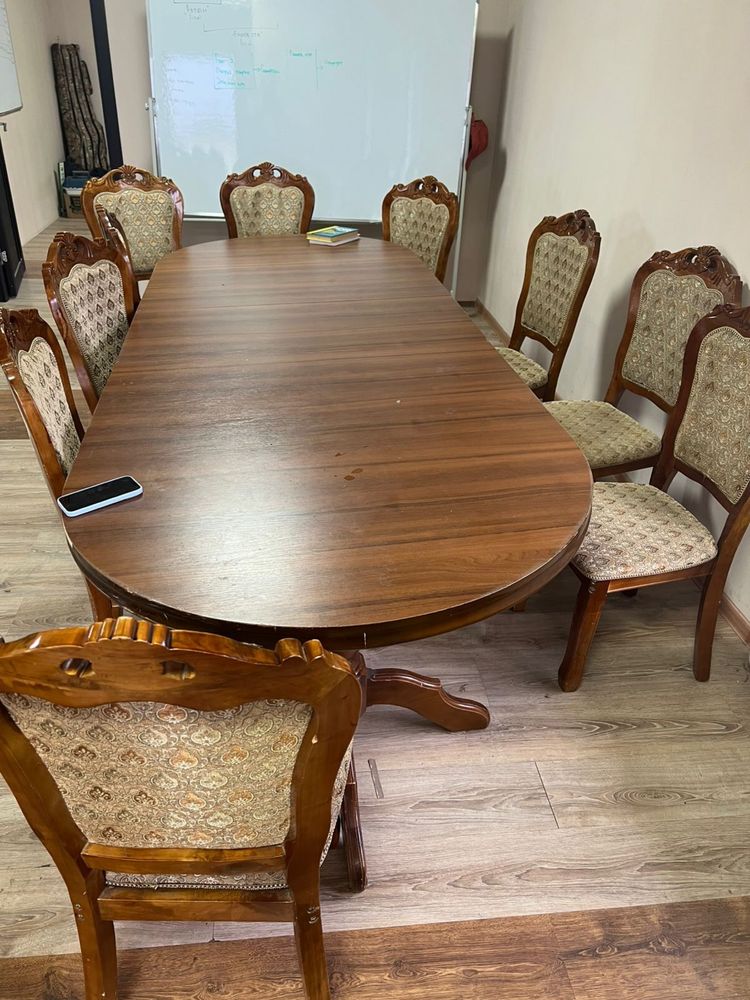 Диван, 2 кресло, стол и 10 стульев
