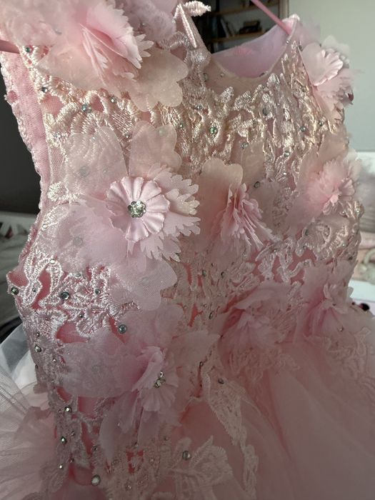 Платье для девочки со шлейфом