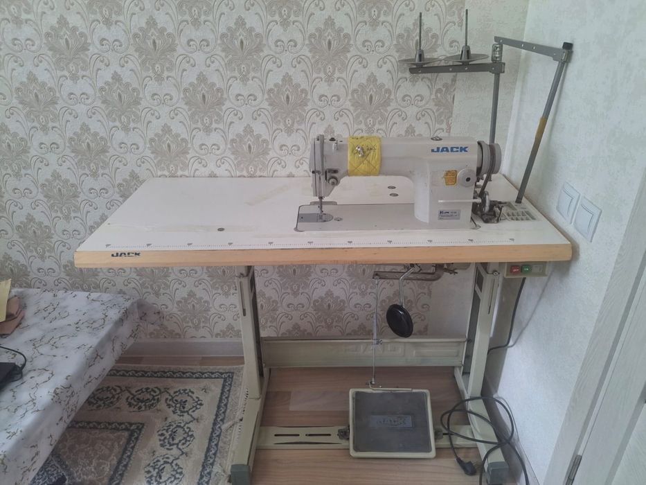 Продам швейную машинку