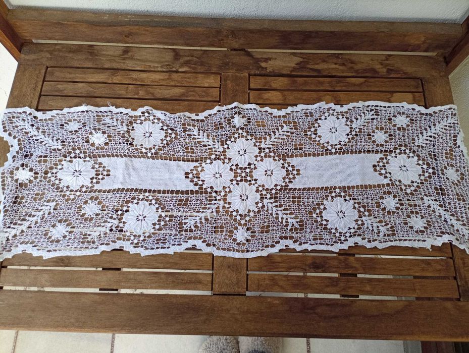 Тишлайфер плетен на една кука с техника филе