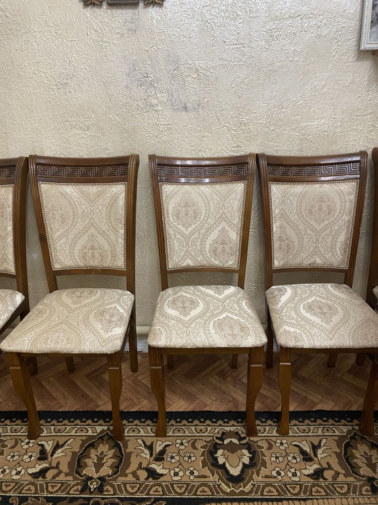 Стол и 12 стульев