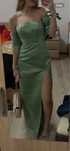 Rochie verde cu esarfa pe umeri